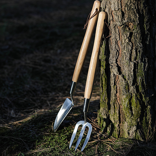 Stainless Steel Border Hand Fork In-Use Image 1 Stainless Steel Border Hand Fork - Image 3
