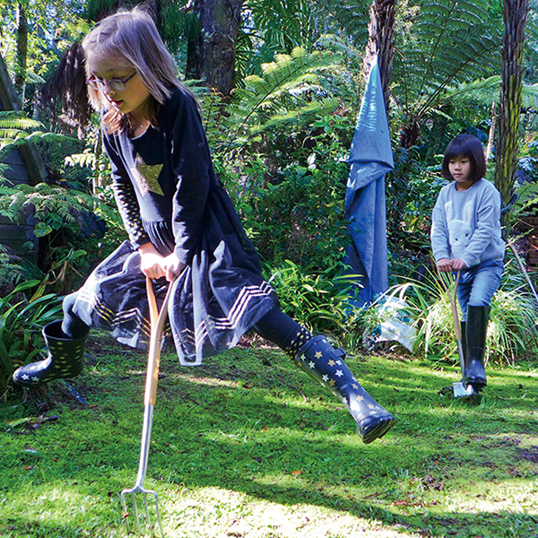 Stainless Steel Kids Digging Spade In-Use Image 1 Stainless Steel Kids Digging Spade - Image 3